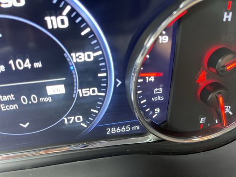 Used 2023 GMC Acadia SLT w/ Technology Package FWD image 12