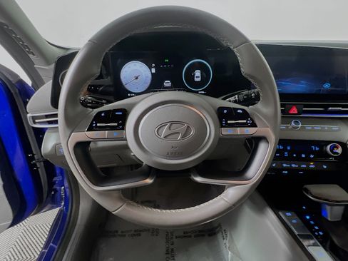 Used 2025 Hyundai Elantra SEL image 18