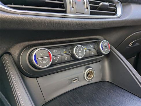 Used 2019 Alfa Romeo Stelvio AWD image 11