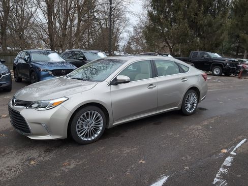 Used 2016 Toyota Avalon Limited image 28