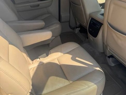 Used 2013 GMC Yukon XL Denali RWD image 16