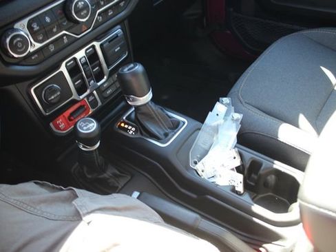 Used 2024 Jeep Wrangler Willys image 11