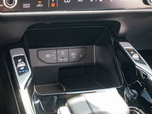 Certified 2025 Kia Sorento SX image 20