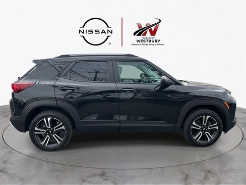 Used 2023 Chevrolet TrailBlazer LT w/ Convenience Package AWD/4WD image 2