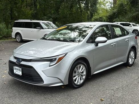 Used 2024 Toyota Corolla LE w/ LE Convenience Package FWD image 3