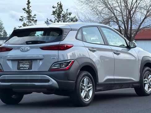 Used 2022 Hyundai Kona SE image 4