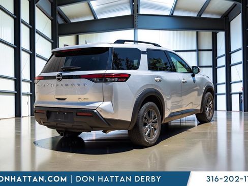 Used 2023 Nissan Pathfinder SV AWD/4WD image 31