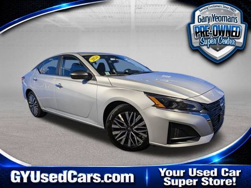 Used 2024 Nissan Altima 2.5 SV FWD image 1