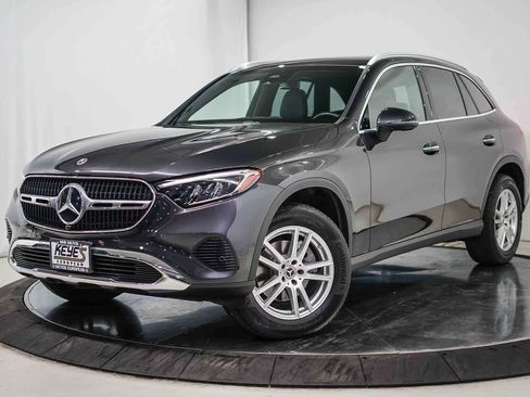 Used 2025 Mercedes-Benz GLC 300 4MATIC image 1