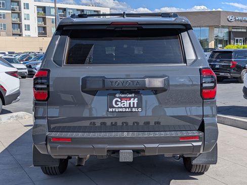 Used 2025 Toyota 4Runner SR5 AWD/4WD image 5