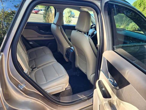 Used 2021 Lincoln Corsair AWD image 17