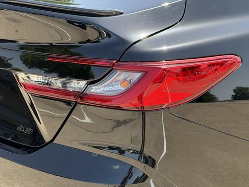 Used 2025 Toyota Camry SE w/ Convenience Package FWD image 7