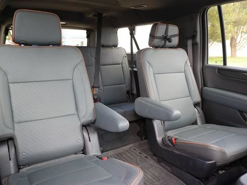 Used 2025 GMC Yukon XL AT4 w/ AT4 Premium Package AWD/4WD image 11