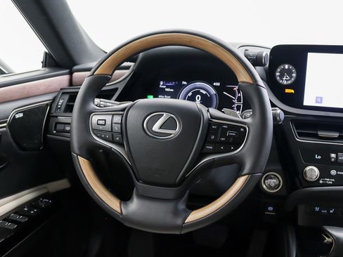 Used 2024 Lexus ES 300h w/ Luxury Package FWD image 20