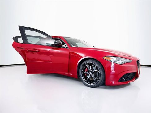 Used 2019 Alfa Romeo Giulia Ti Sport w/ Quick Order Package 22U Sport RWD image 21