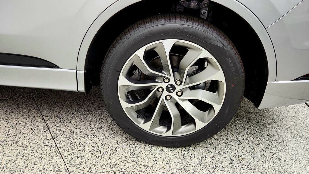 Used 2022 Lincoln Aviator Grand Touring w/ Equipment Group 301A AWD/4WD image 9