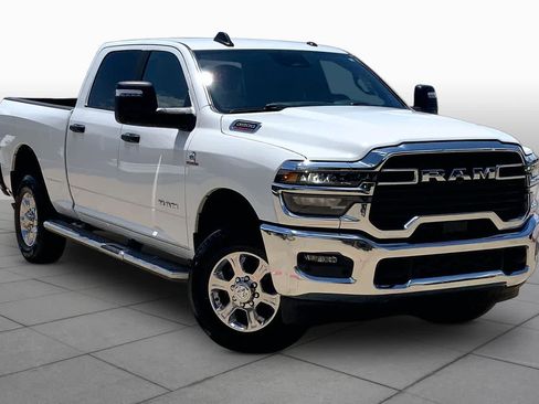 Used 2025 RAM 2500 Big Horn AWD/4WD image 3