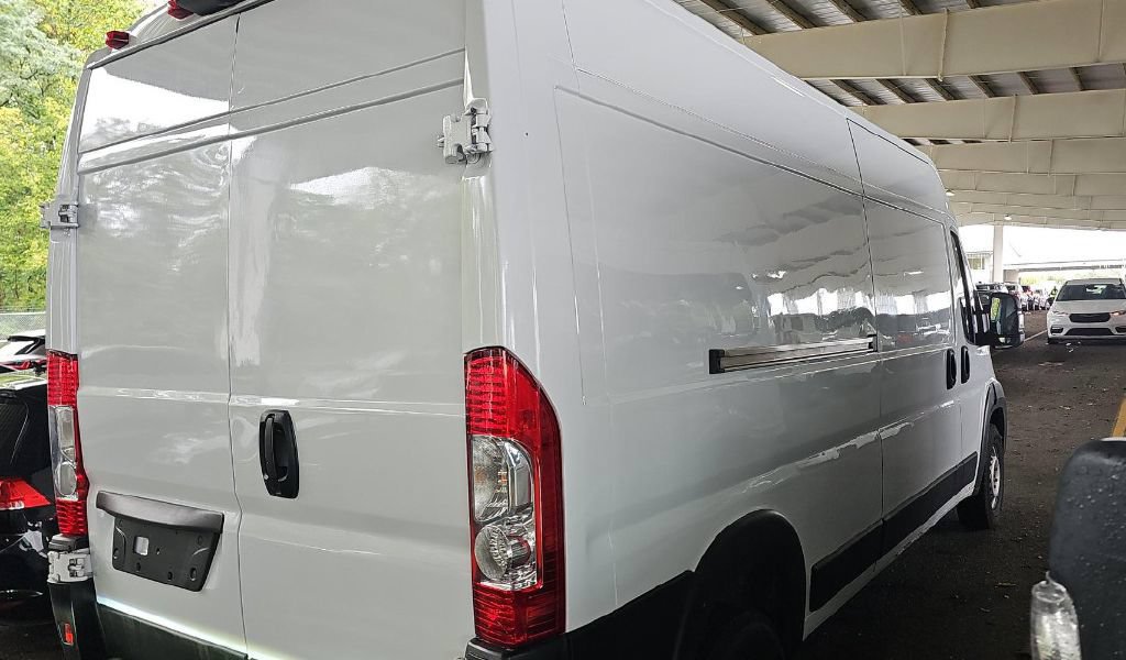 Used 2025 RAM ProMaster 2500 w/ Convenience Group FWD image 3