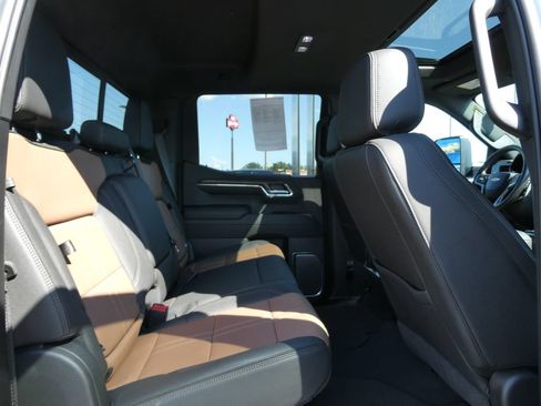 Certified 2024 Chevrolet Silverado 1500 High Country w/ Technology Package AWD/4WD image 17