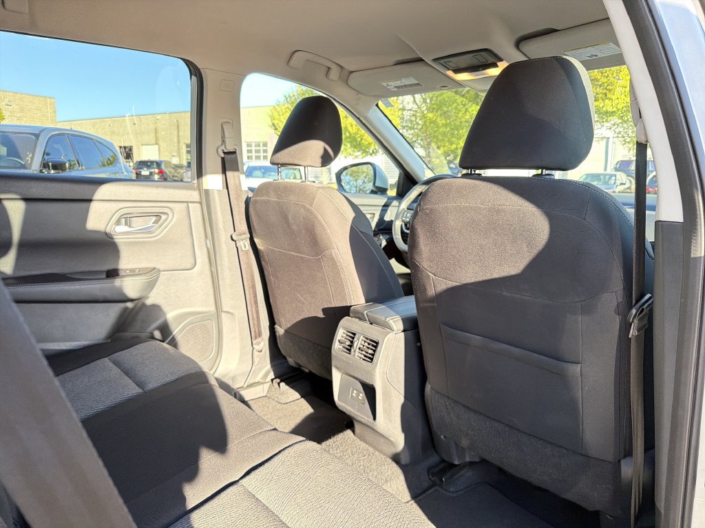 Used 2025 Nissan Rogue SV AWD/4WD image 17