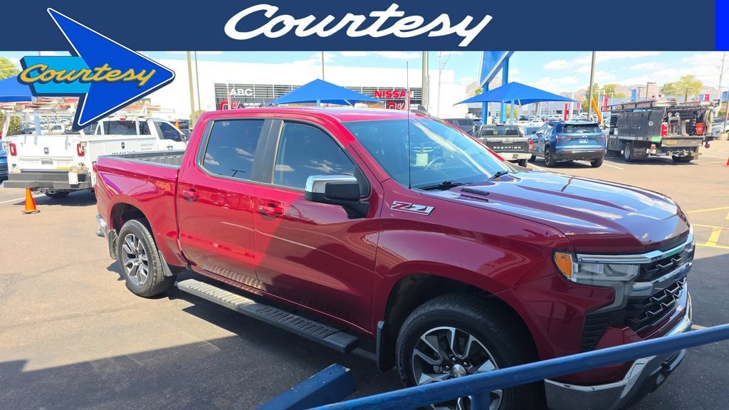 Used 2022 Chevrolet Silverado 1500 LT w/ Z71 Off-Road Package AWD/4WD image 1