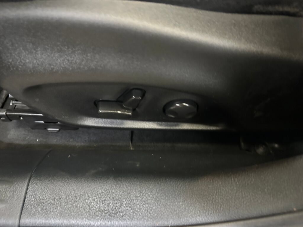 Used 2022 Jeep Compass Latitude w/ Sun and Sound Group AWD/4WD image 6