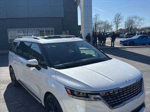 Used 2024 Kia Carnival SX Prestige image 9