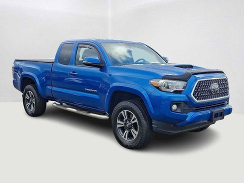 Used 2018 Toyota Tacoma TRD Sport image 5