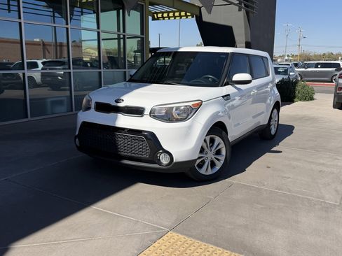 Used 2016 Kia Soul + image 2