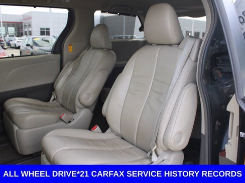 Used 2014 Toyota Sienna XLE image 23