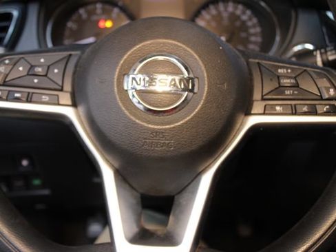 Used 2019 Nissan Rogue SV AWD/4WD image 17
