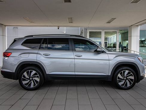 Used 2024 Volkswagen Atlas SE FWD image 3