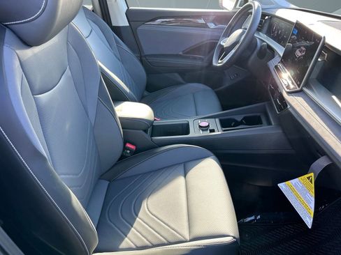 New 2026 Volkswagen Tiguan SE FWD image 20