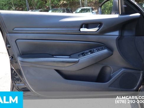 Used 2025 Nissan Altima 2.5 SV FWD image 14