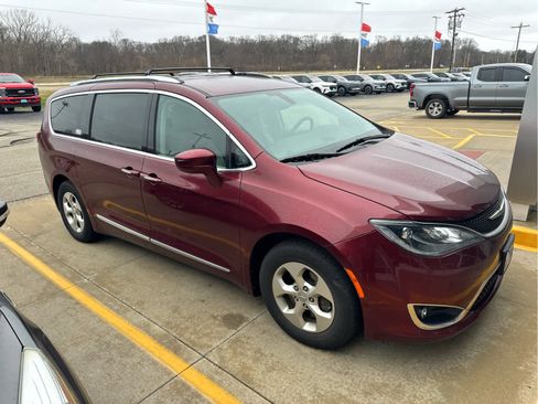 Used 2017 Chrysler Pacifica Touring-L Plus image 5