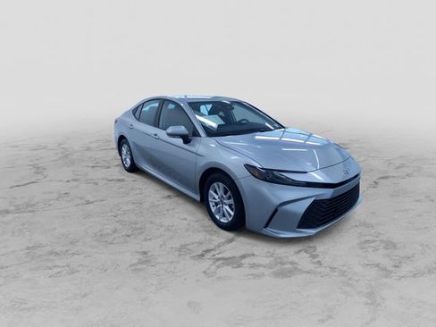 Used 2026 Toyota Camry LE FWD image 3