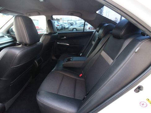 Used 2013 Toyota Camry SE image 10