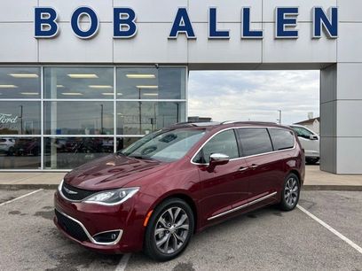 Used 2019 Chrysler Pacifica Limited w/ Tire & Wheel Group