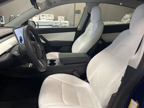 Used 2022 Tesla Model Y Long Range image 14