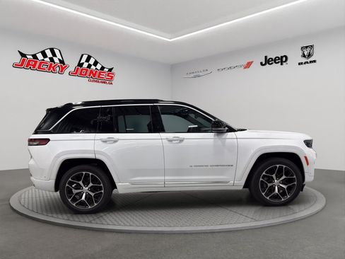 Used 2024 Jeep Grand Cherokee Summit AWD/4WD image 10