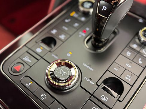 New 2025 Bentley Flying Spur Plug-In Hybrid image 23