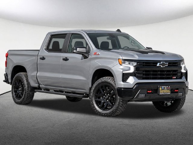 Used 2025 Chevrolet Silverado 1500 LT Trail Boss w/ Convenience Package II AWD/4WD image 2