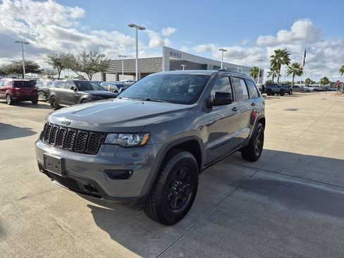 Used 2019 Jeep Grand Cherokee Laredo image 1