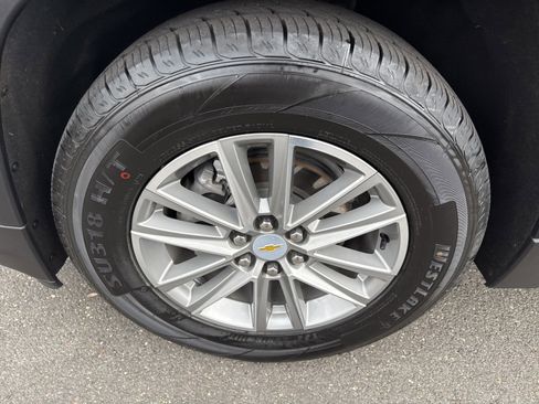 Used 2023 Chevrolet Traverse LT w/ Rear Camera Mirror Package image 11