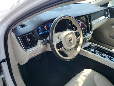 Used 2025 Volvo V60 B5 Cross Country Plus AWD/4WD image 3