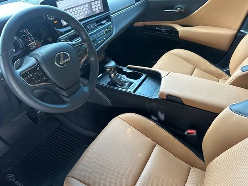 Used 2025 Lexus ES 300h w/ Premium Package image 11