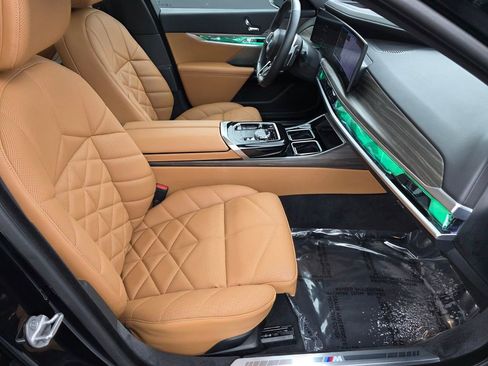 Used 2024 BMW 740i image 24