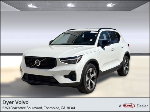 Used 2023 Volvo XC40 B5 Plus w/ Protection Package Premier image 1