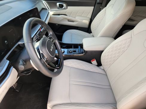 Certified 2025 Kia Sorento SX Prestige AWD/4WD image 12