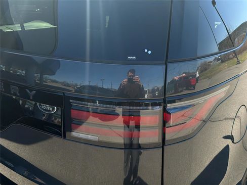 Used 2023 Land Rover Discovery S R-Dynamic image 15